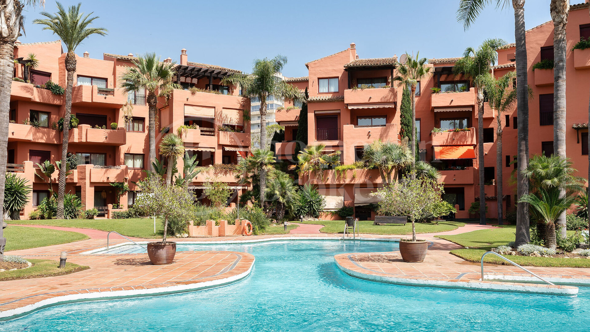 Penthouse Playa – Renovated Beachfront Penthouse in Marbella East