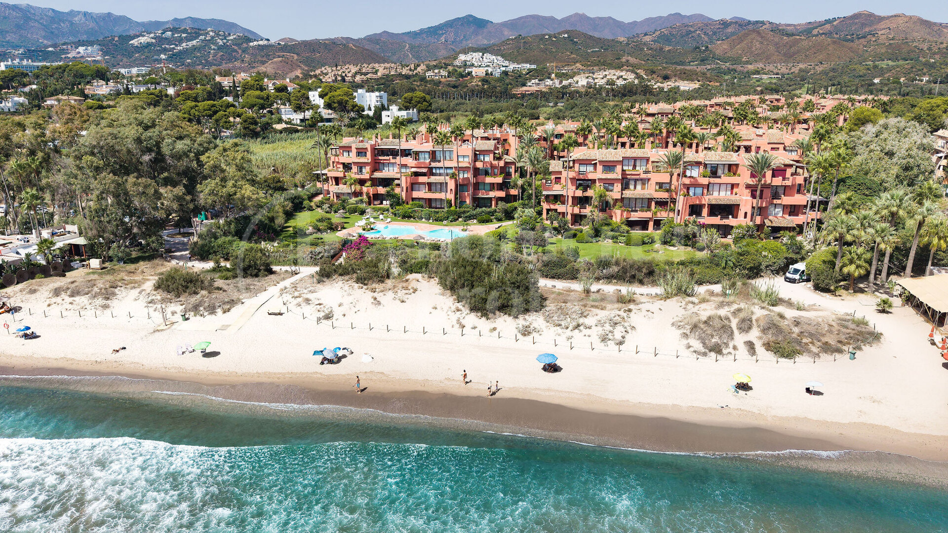 Penthouse Playa – Renovated Beachfront Penthouse in Marbella East