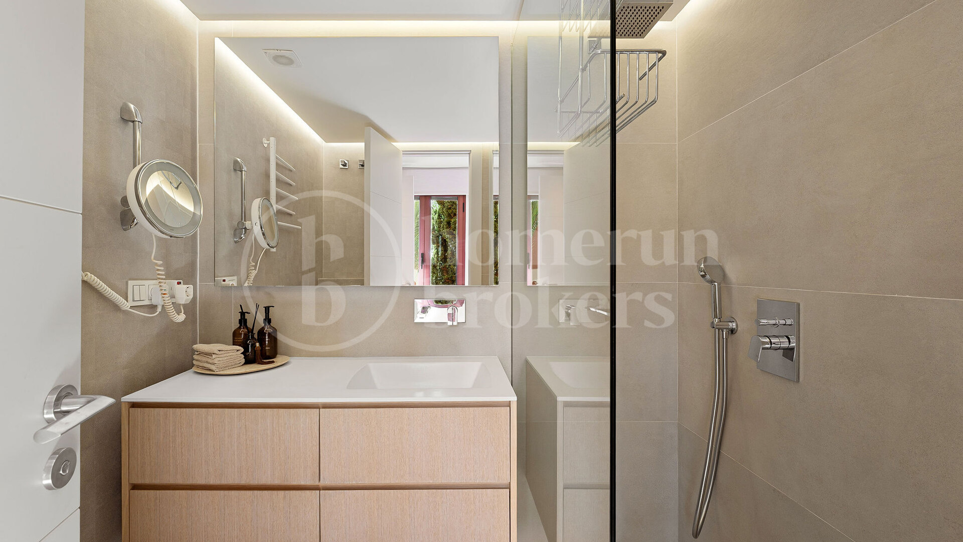 Penthouse Playa – Renovated Beachfront Penthouse in Marbella East
