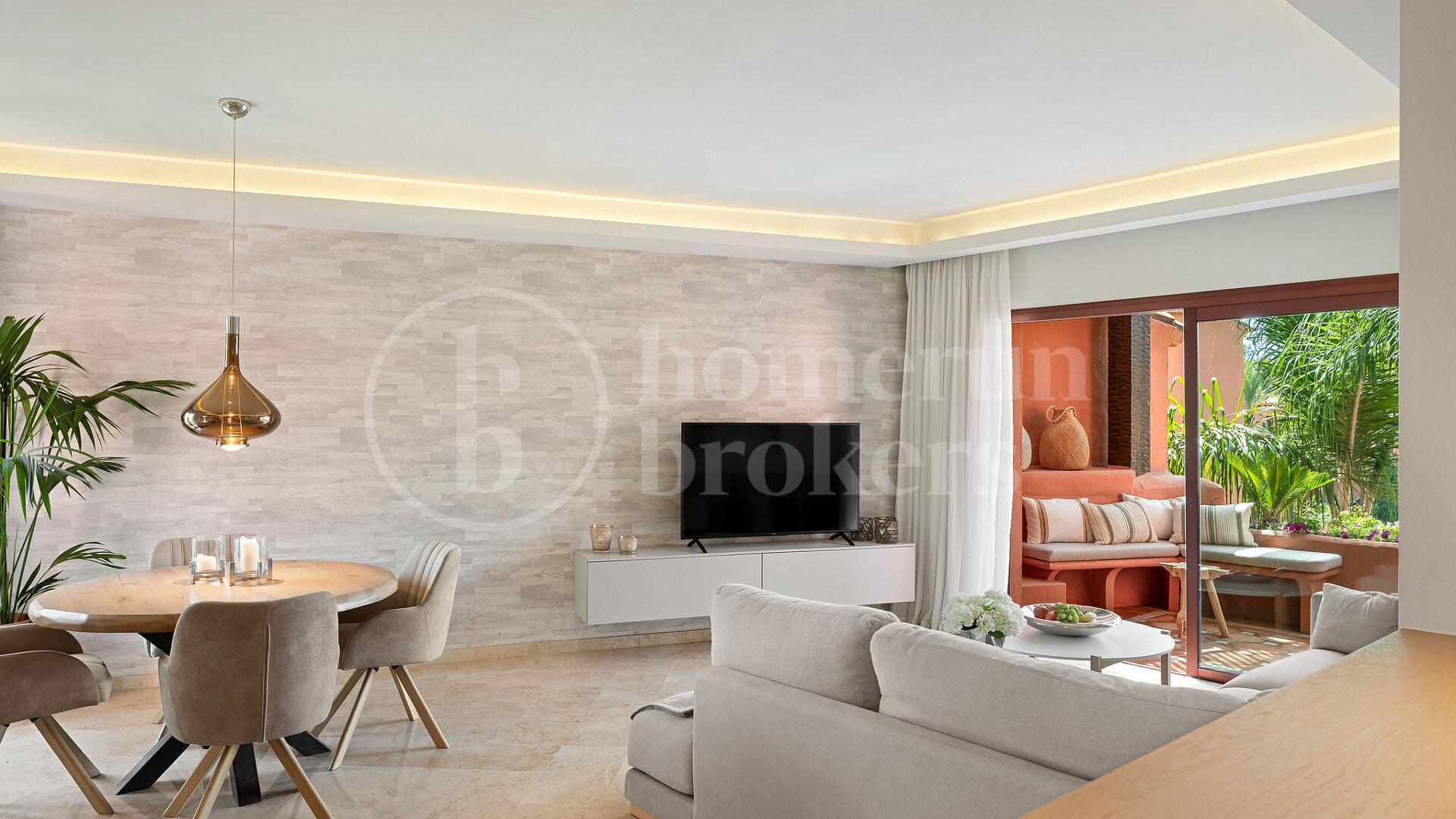 Penthouse Playa – Renovated Beachfront Penthouse in Marbella East