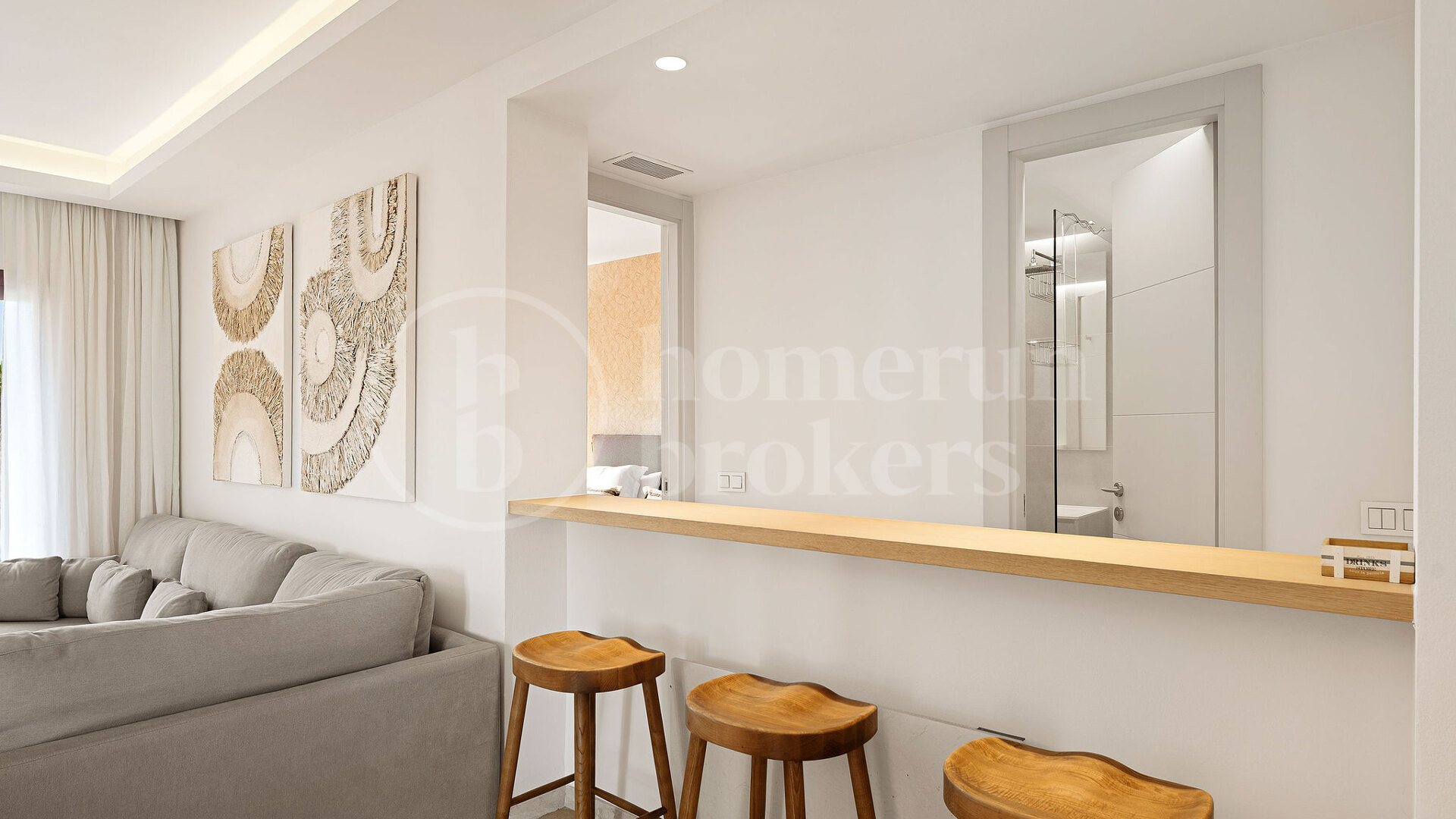 Penthouse Playa – Renovated Beachfront Penthouse in Marbella East