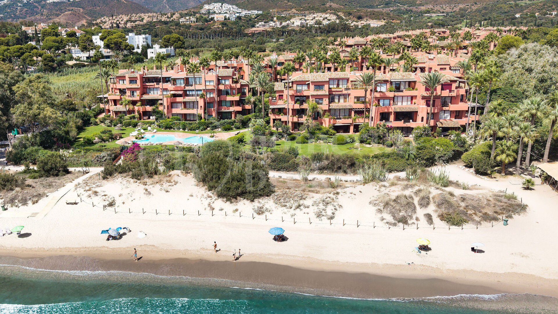 Penthouse Playa – Renovated Beachfront Penthouse in Marbella East