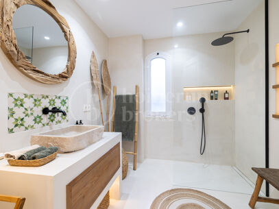 Apartment Les Belvederes - Renovated Elevated Ground Floor with Sea Views