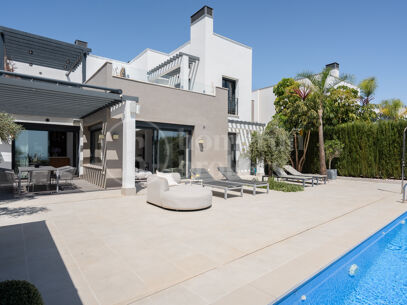 Villa Elva – Renovated Contemporary Villa for Sale in La Resina Golf