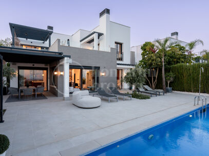 Villa Elva – Renovated Contemporary Villa for Sale in La Resina Golf