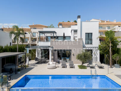 Villa Elva – Renovated Contemporary Villa for Sale in La Resina Golf