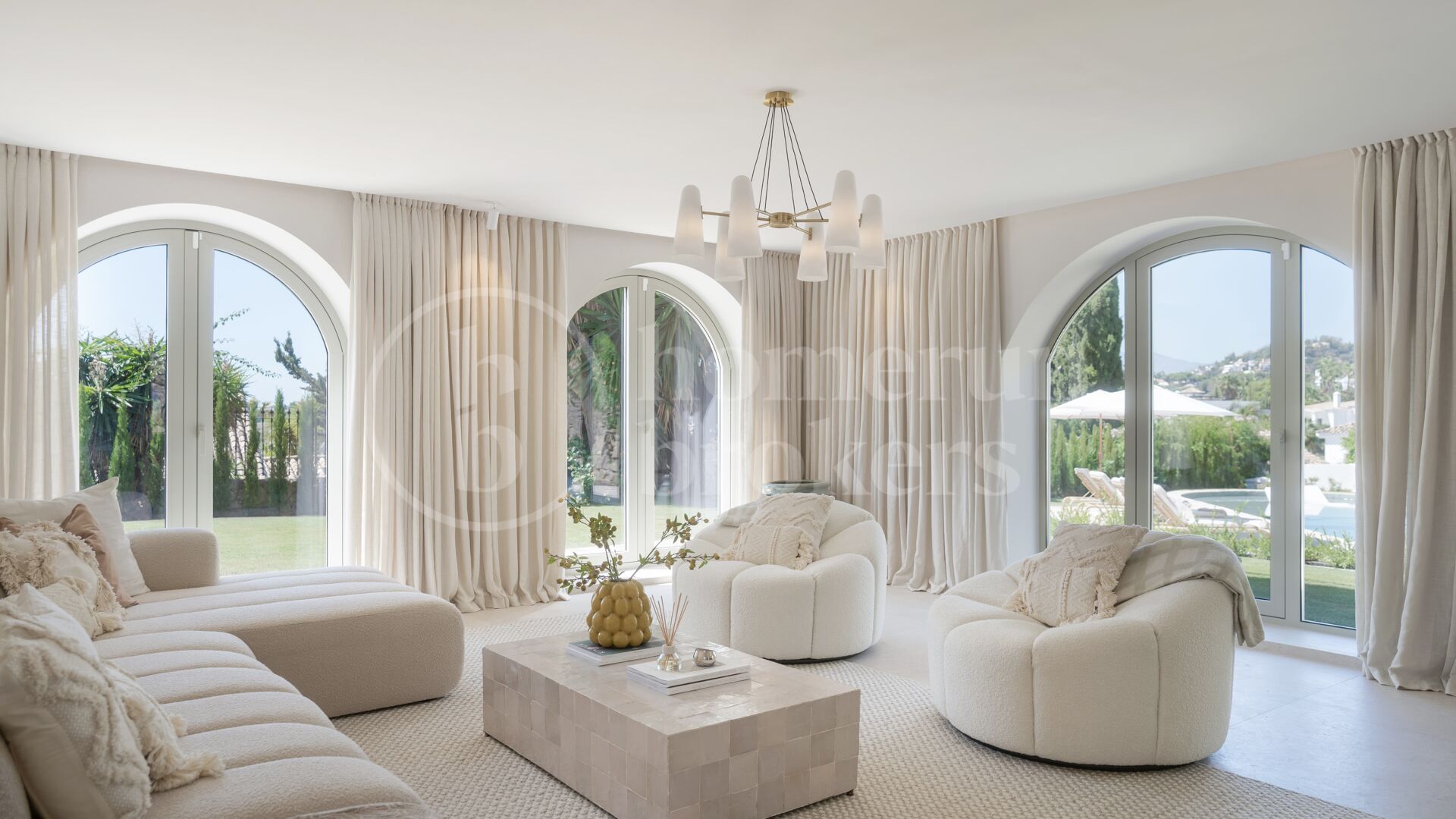 Villa Blanc – Totally Renovated Mediterranean Villa for Sale in Nueva Andalucía