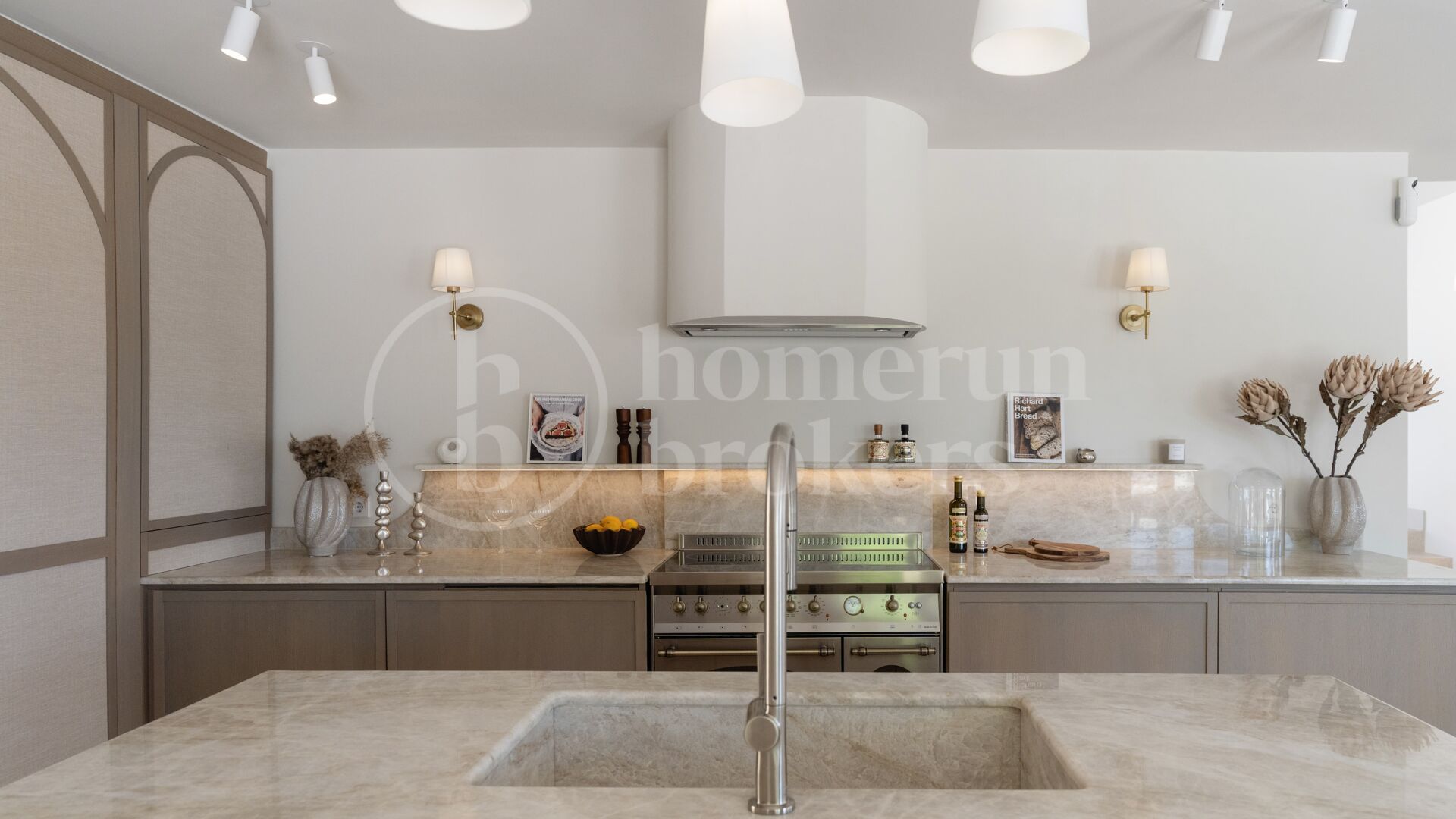 Villa Blanc – Totally Renovated Mediterranean Villa for Sale in Nueva Andalucía