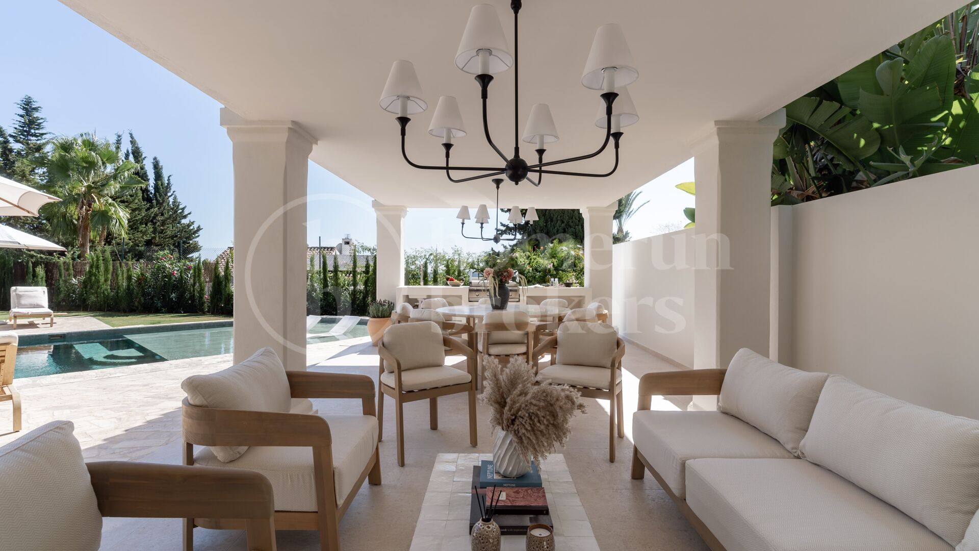 Villa Blanc – Totally Renovated Mediterranean Villa for Sale in Nueva Andalucía