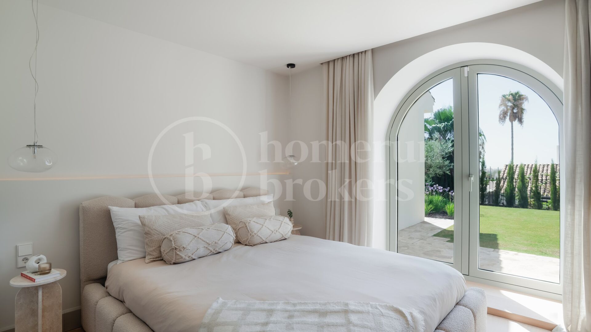 Villa Blanc – Totally Renovated Mediterranean Villa for Sale in Nueva Andalucía