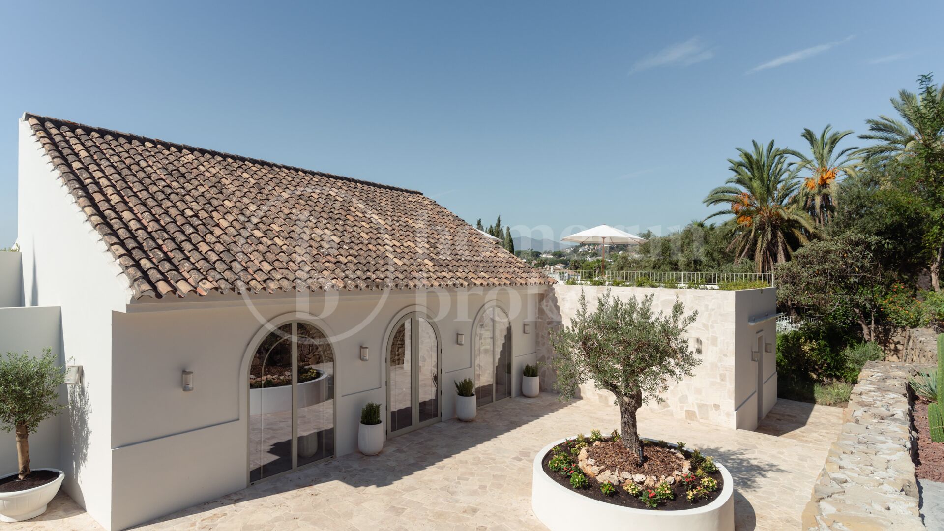 Villa Blanc – Totally Renovated Mediterranean Villa for Sale in Nueva Andalucía