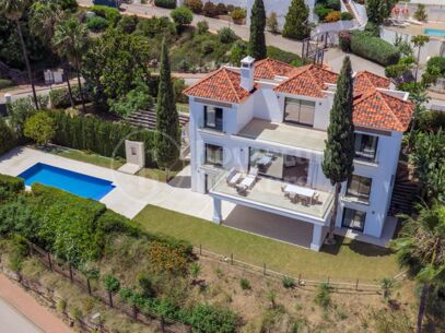 Villa Valmaris - Modern Andalusian Villa with Panoramic Golf and Sea Views