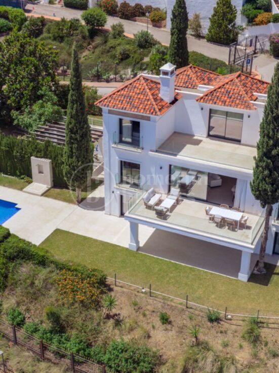 Villa Valmaris - Modern Andalusian Villa with Panoramic Golf and Sea Views