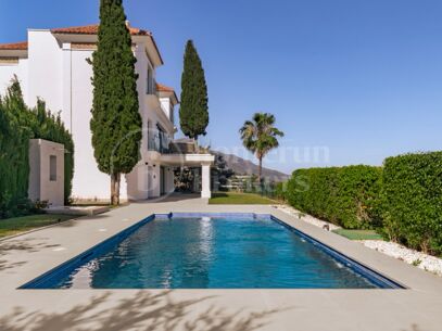 Villa Valmaris - Modern Andalusian Villa with Panoramic Golf and Sea Views