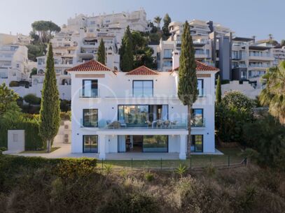 Villa Valmaris - Modern Andalusian Villa with Panoramic Golf and Sea Views
