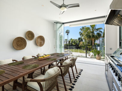 Villa Splash – Modern villa till salu i Parcelas del Golf, Nueva Andalucía