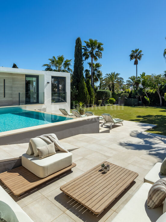 Villa Splash – Contemporary Villa for Sale in Parcelas del Golf, Nueva Andalucía