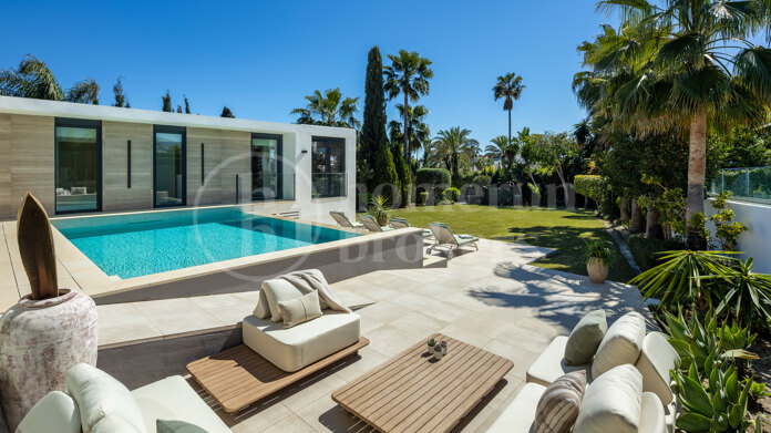 Villa Splash – Contemporary Villa for Sale in Parcelas del Golf, Nueva Andalucía
