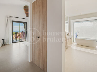 Villa Vida - Contemporary Villa in Puerto del Almendro, Benahavís