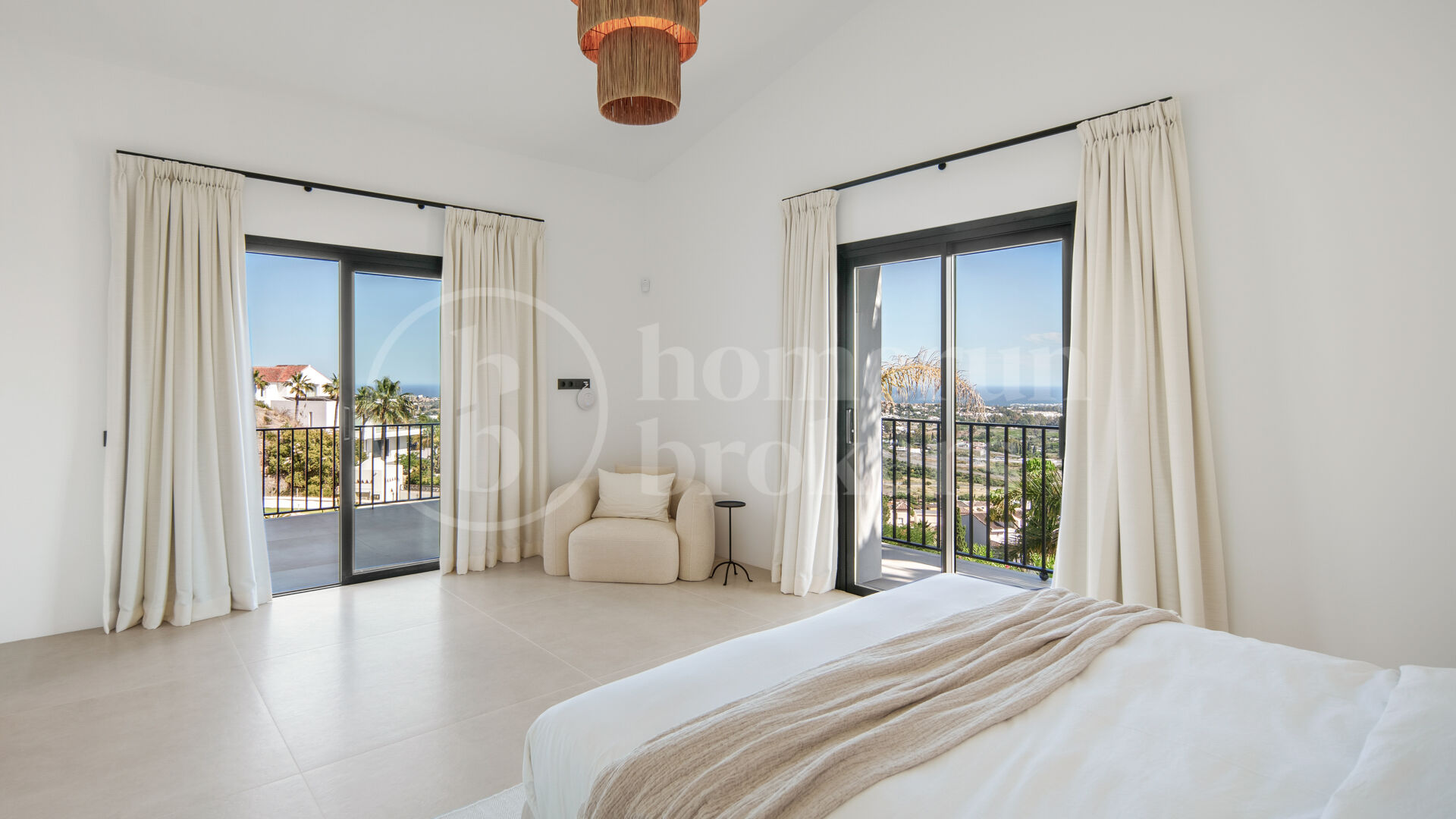 Villa Vida - Contemporary Villa in Puerto del Almendro, Benahavís