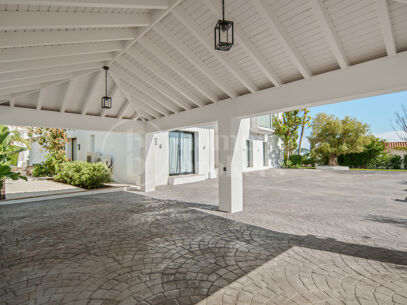 Villa Vida - Contemporary Villa in Puerto del Almendro, Benahavís
