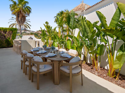 Villa Vida - Contemporary Villa in Puerto del Almendro, Benahavís