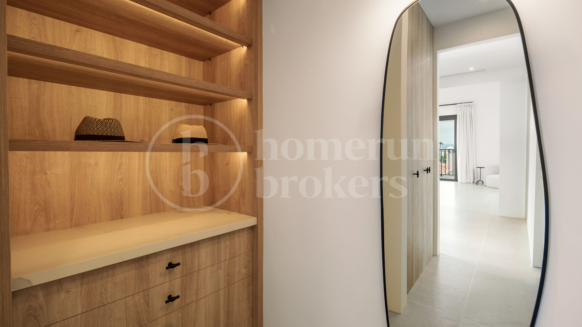 Villa Vida - Contemporary Villa in Puerto del Almendro, Benahavís