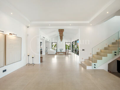 Villa Vida - Contemporary Villa in Puerto del Almendro, Benahavís