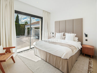 Villa Vida - Contemporary Villa in Puerto del Almendro, Benahavís