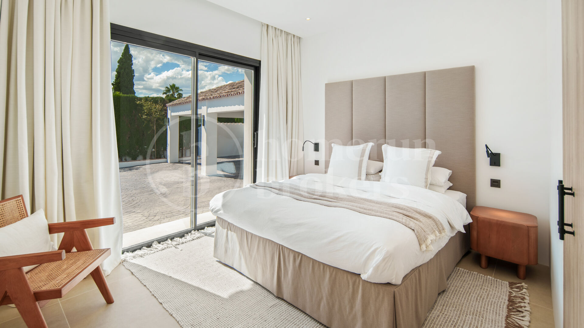 Villa Vida - Contemporary Villa in Puerto del Almendro, Benahavís