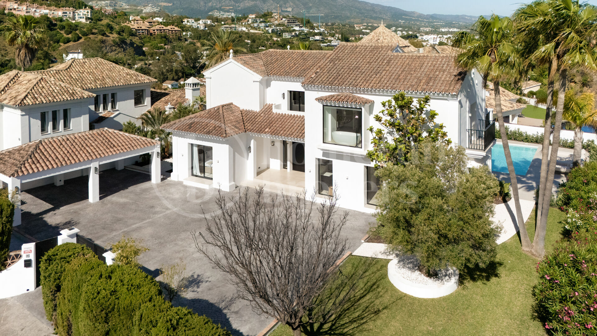 Villa Vida - Contemporary Villa in Puerto del Almendro, Benahavís