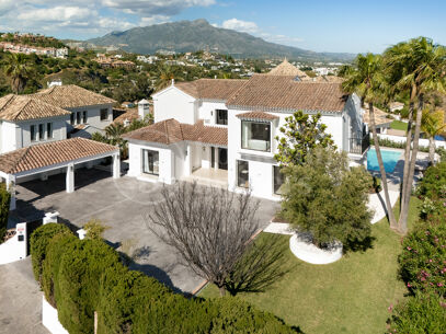 Villa Vida - Contemporary Villa in Puerto del Almendro, Benahavís