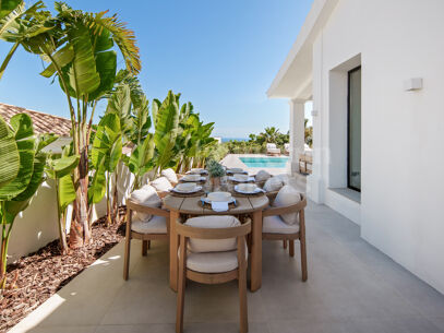 Villa Vida - Contemporary Villa in Puerto del Almendro, Benahavís