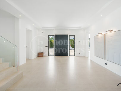 Villa Vida - Contemporary Villa in Puerto del Almendro, Benahavís