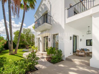 Villa Vida - Contemporary Villa in Puerto del Almendro, Benahavís