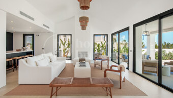 Villa Vida - Contemporary Villa in Puerto del Almendro, Benahavís
