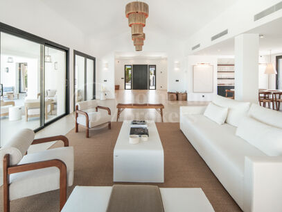 Villa Vida - Contemporary Villa in Puerto del Almendro, Benahavís