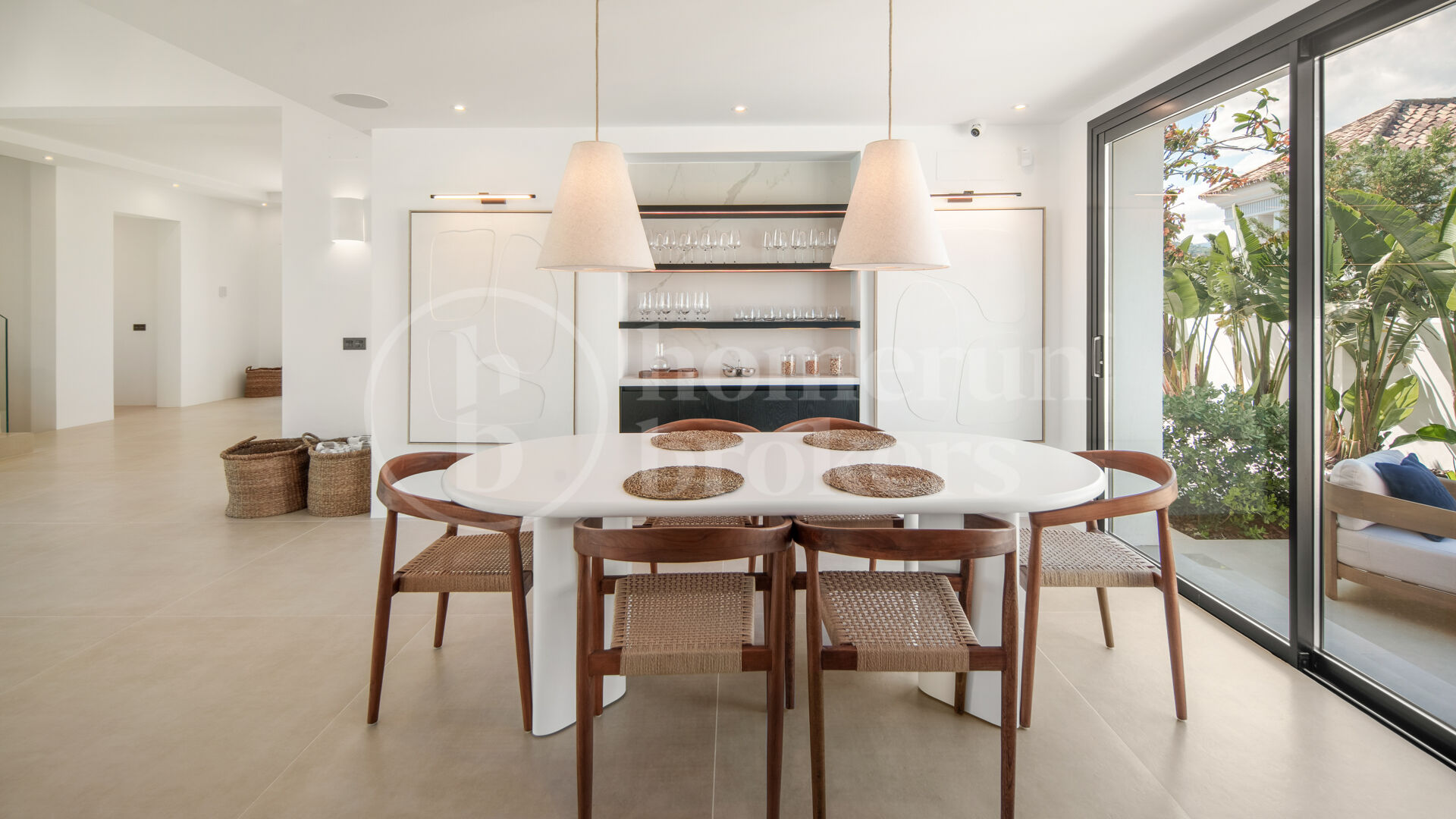 Villa Vida - Contemporary Villa in Puerto del Almendro, Benahavís