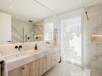 Villa Vida - Contemporary Villa in Puerto del Almendro, Benahavís