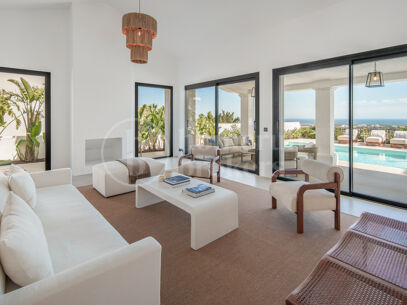 Villa Vida - Contemporary Villa in Puerto del Almendro, Benahavís