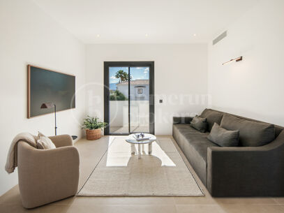 Villa Vida - Contemporary Villa in Puerto del Almendro, Benahavís
