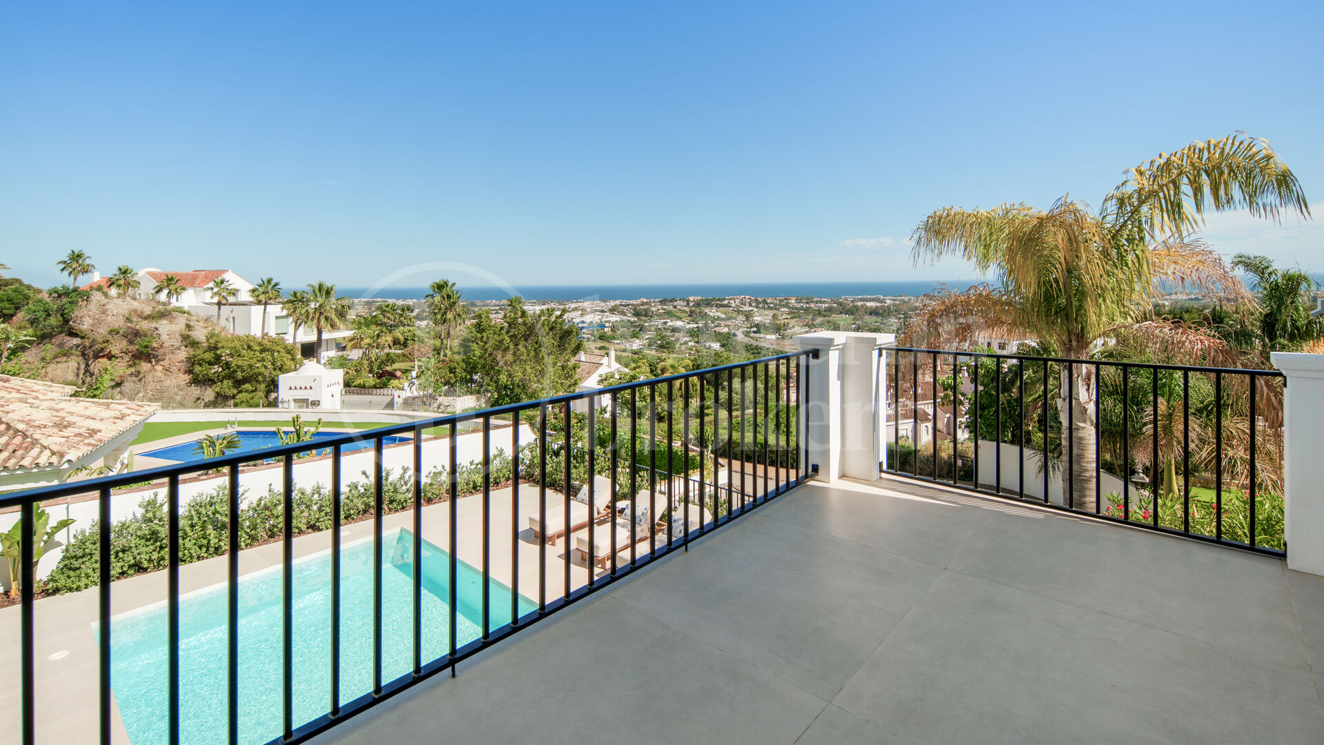 Villa Vida - Contemporary Villa in Puerto del Almendro, Benahavís
