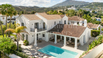 Villa Vida - Contemporary Villa in Puerto del Almendro, Benahavís