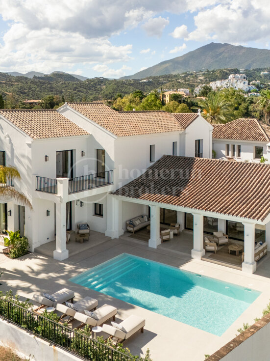 Villa Vida - Contemporary Villa in Puerto del Almendro, Benahavís