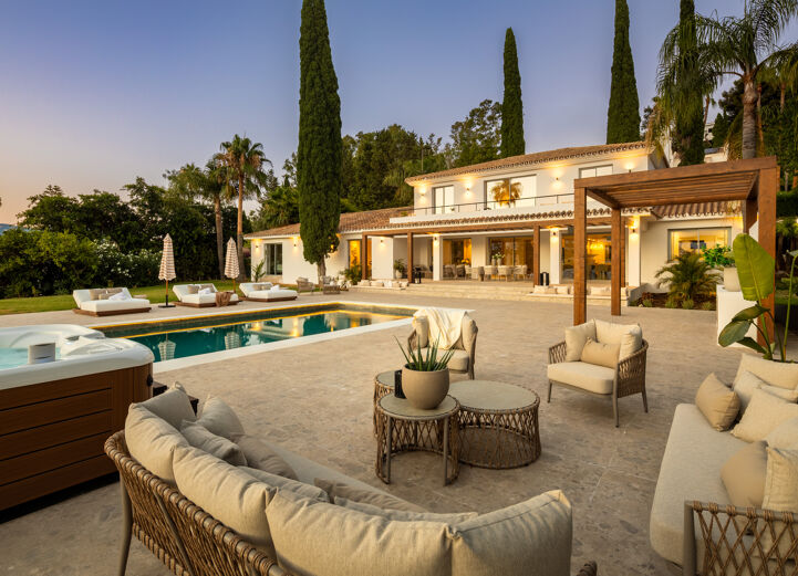 Luxury Villa For Sale In Paraiso Medio,Coming soon