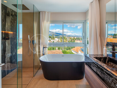 Villa Riva - Contemporary in Nueva Andalucía, Marbella