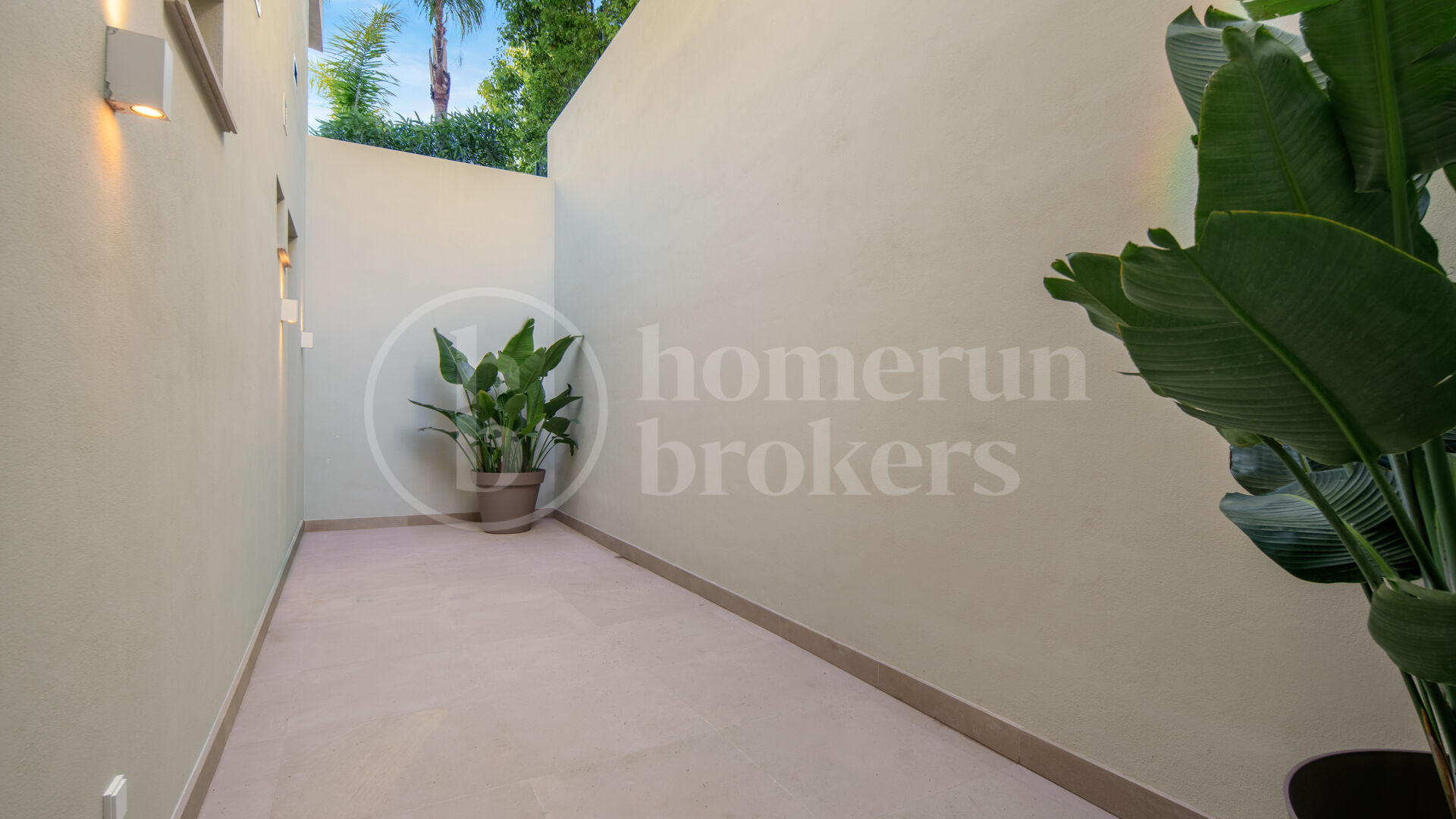 Villa Riva - Contemporary in Nueva Andalucía, Marbella