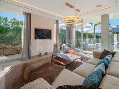 Villa Riva - Contemporary in Nueva Andalucía, Marbella