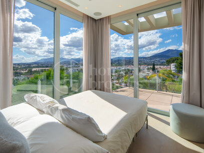 Villa Riva - Contemporary in Nueva Andalucía, Marbella