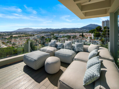 Villa Riva - Contemporary in Nueva Andalucía, Marbella